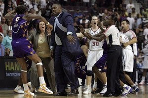 Ξύλο για πρώτη φορά σε ματς… Wnba (vds)!