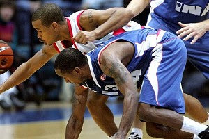 Τσιμπόνα-Ολυμπιακός: 85-76