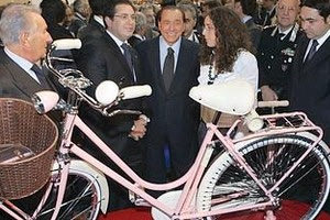 Μπερλουσκόνι: “Αξίζουμε να είμαστε πρώτοι”