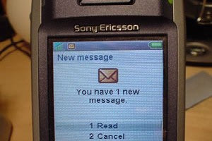 Απολύθηκε με SMS