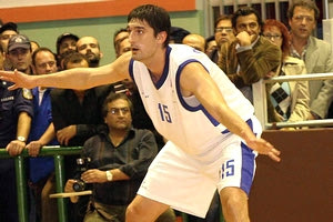 Απόντες τέσσερις ξένοι