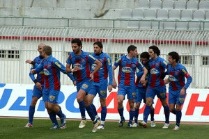 Η Καστοριά “φρέναρε” την Καβάλα