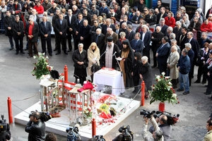 “Αδέρφια ζείτε…”