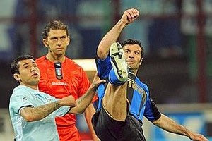 Φίγκο: “Έμεινα χάρη στον Μουρίνιο”