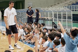 “Τεό”: “Ο Ολυμπιακός θα κοιτάξει μπροστά”