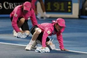 Ballboy έκανε το κορτ… τουαλέτα