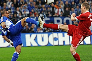 “Διπλό” στο Γκέλζενκίρχεν και κορυφή η Μπάγερν