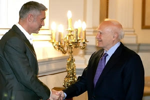 Παπούλιας:”Όλοι να βάλουμε πλάτη”