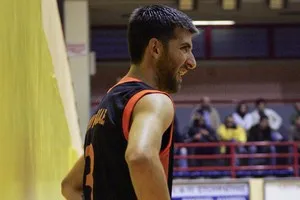 “Τα παπαγαλάκια να σωπάσουν!”