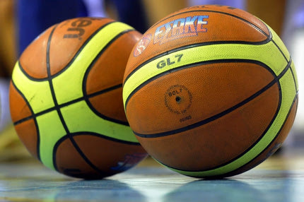 Μόνος πρώτος ο Καρέας