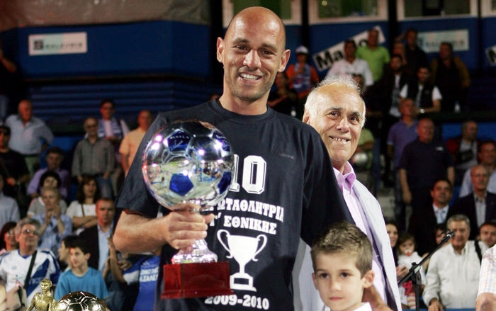 Ανανέωσε ο Καραδήμος