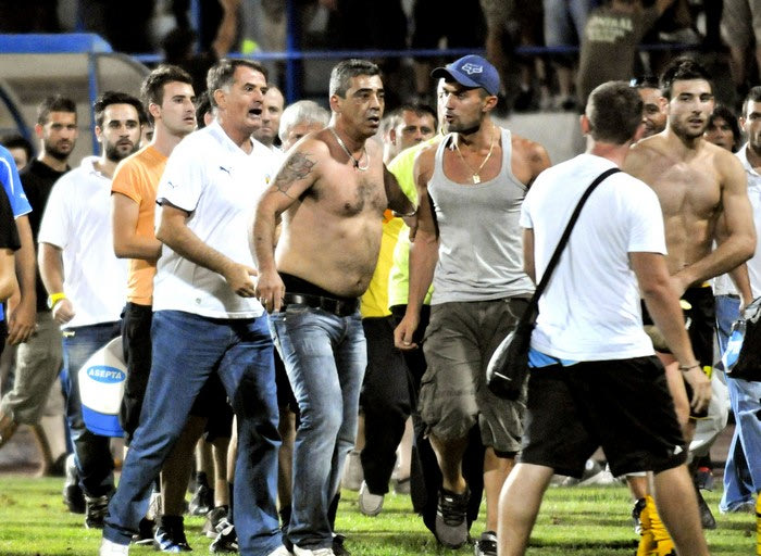 Επίθεση οπαδών σε Μπάγεβιτς