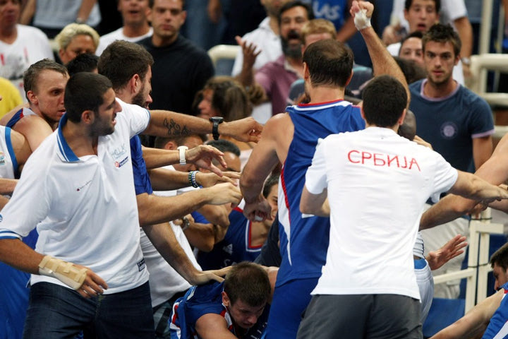 Δύο αγωνιστικές για Σόφο, Φώτση
