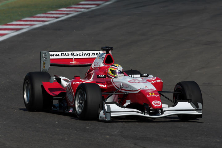 Σούπερ Θρύλος στην Ιταλία