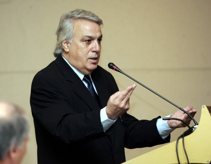Απάντηση Μητρόπουλου στον Μπέο