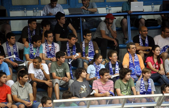 Ο πόλεμος καλά κρατεί…