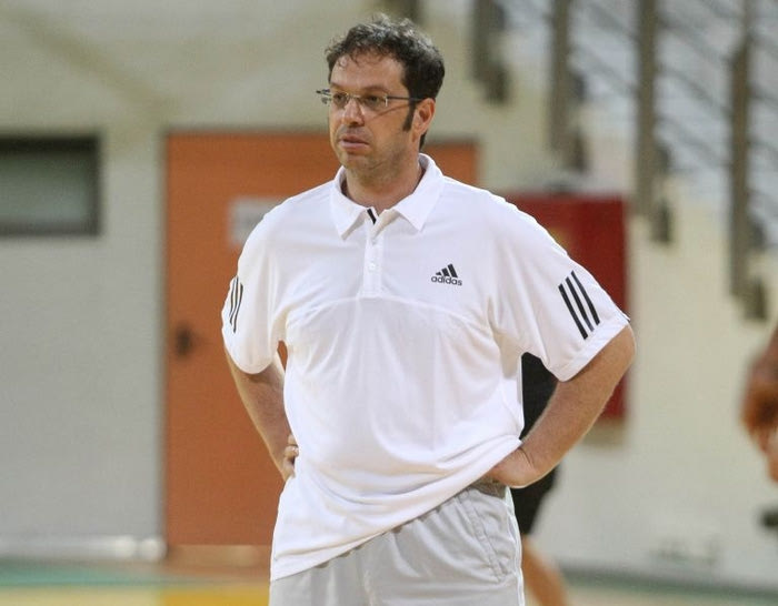 Σεφτέ με φόντο το Κύπελλο του 2004