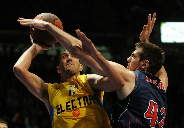 Κάχα Λαμποράλ – Μακάμπι 94-78