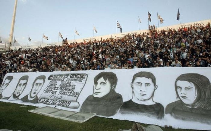 Τιμούν τα θύματα των Τεμπών