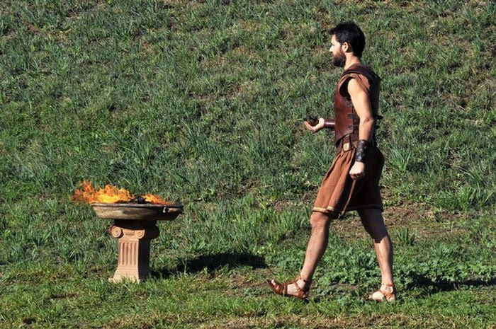 Έγινε η αφή της φλόγας