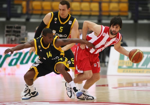 Ολυμπιακός-ΑΕΚ: 82-50