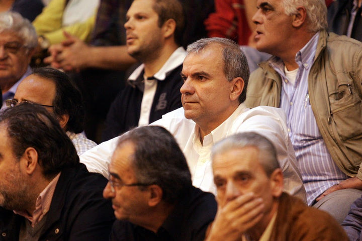 Απειλές αποχώρησης από Λιανό