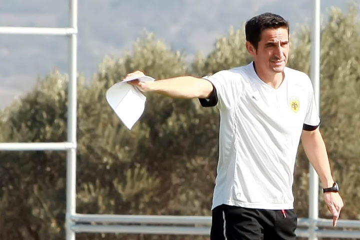 Ανακατεύει την τράπουλα ο Χιμένεθ