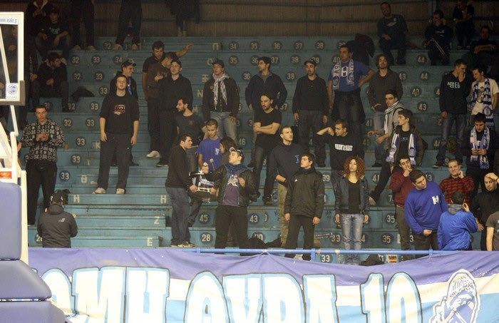Μήνυμα φιλάθλων στην προπόνηση