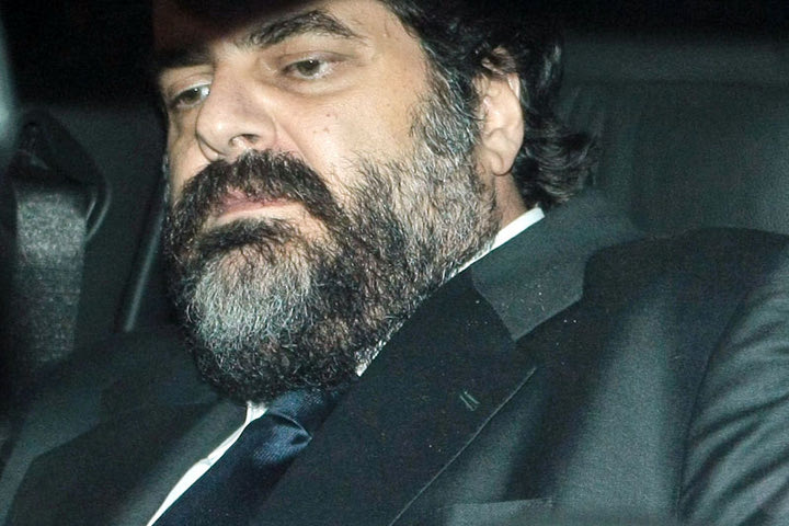Παραίτηση Πατέρα!