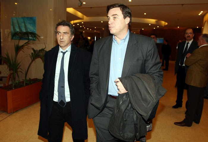 Στο κενό η πρόταση μομφής
