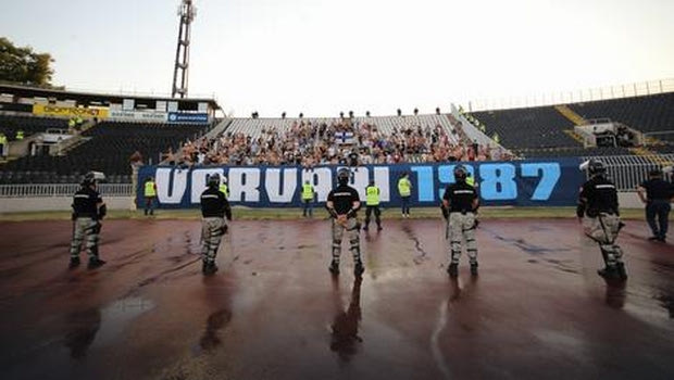 Άυπνη η Παρτίζαν από τους οπαδούς της Μπούντουτσνοστ