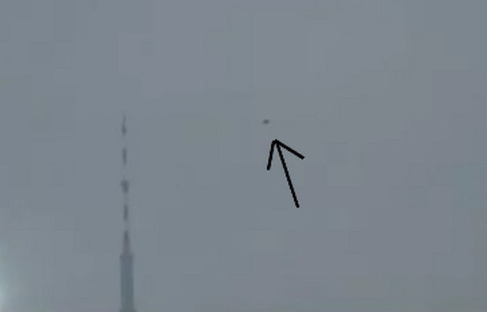 UFO πάνω από γήπεδο!