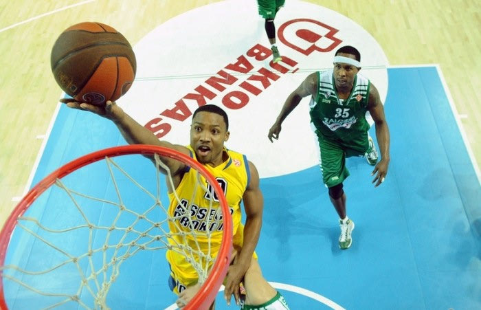 “Έδιωξε” έξι παίκτες η Πρόκομ