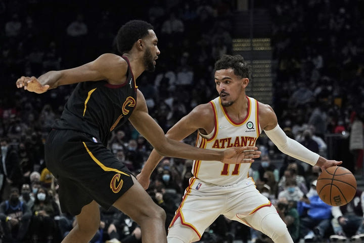 NBA, τα αποτελέσματα της βραδιάς: Ανατροπή από το -16 για τους Χοκς, νέα νίκη για τους Τζαζ στην επιστροφή Μίτσελ