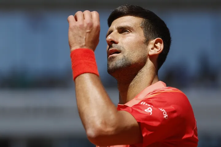 Roland Garros: Ο Τζόκοβιτς “λύγισε” τον Φοκίνα