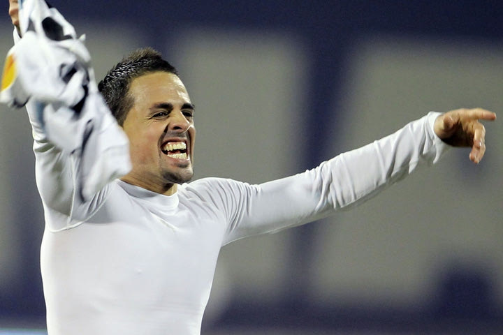 Μείωση αποδοχών προτείνουν στον Βιτόλο