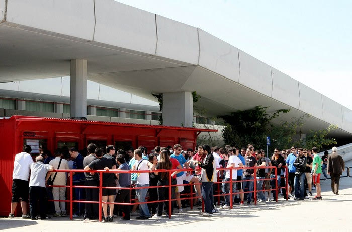 Εξαφανίζονται τα εισιτήρια…