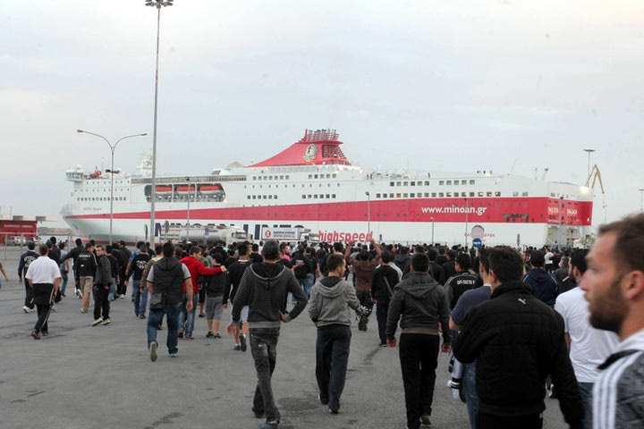 Στο λιμάνι πάλι οι φίλαθλοι του ΟΦΗ