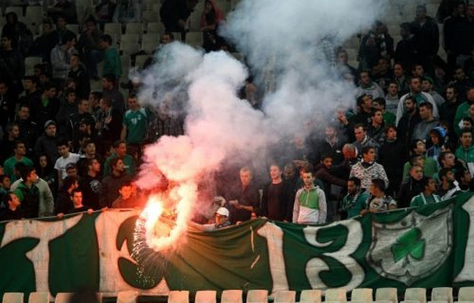 Ύβρεις και αποδοκιμασίες στο ΟΑΚΑ