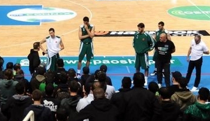 “Ντόπες” από οπαδούς στην προπόνηση