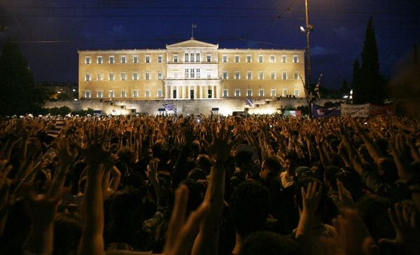 Οι αγανακτισμένοι και ο χρεοκοπημένος λαός