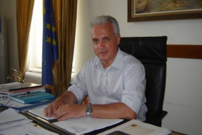 Σιμιτσής: “Πετάνε λάσπη και όποιον πιάσει”