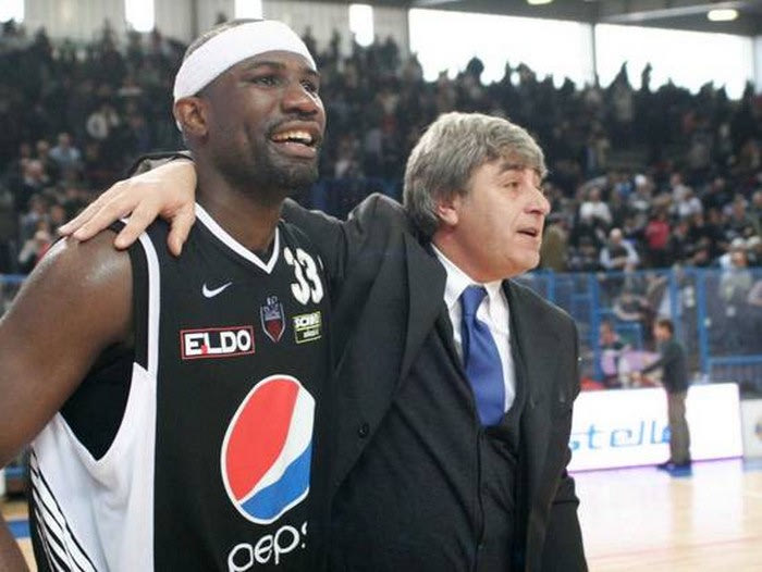 Επισήμως ο Τζόουνς στη Σκαβολίνι