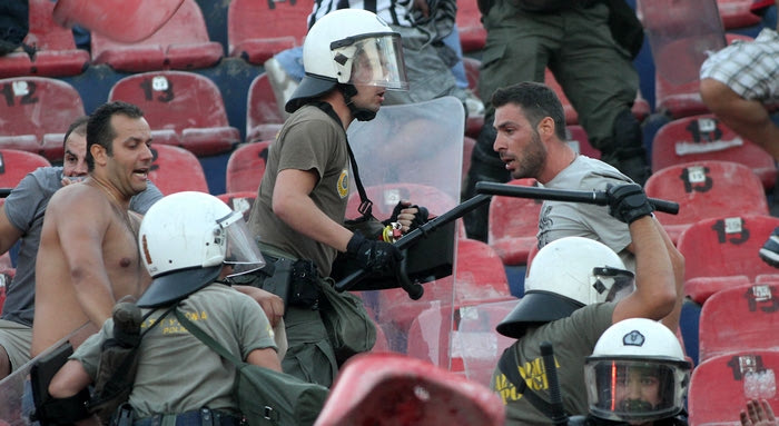 Πυρ και μανία με την Αστυνομία