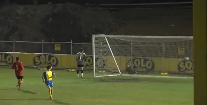 Νοκ-άουτ από μπάλα… ball boy!