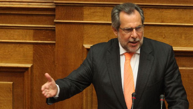 Παπουτσής: “Ο κόμπος έφτασε στο χτένι”