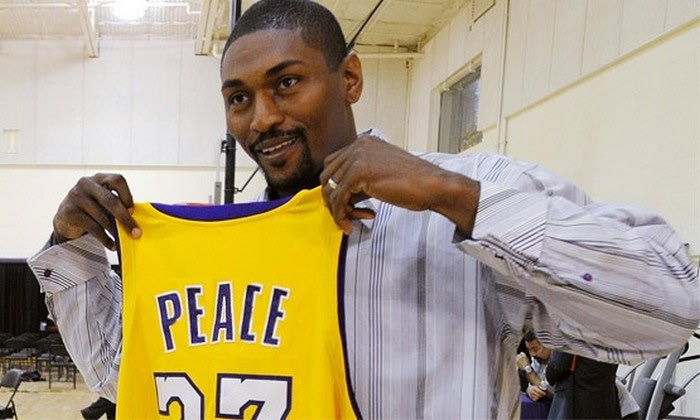 Δώσε τη μπάλα Metta World Peace