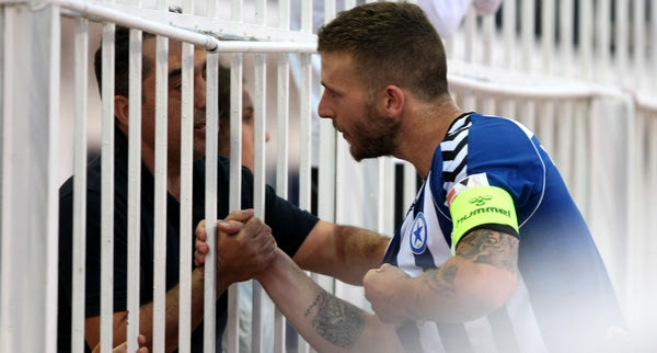 Δεν βιάζονται για Σκόνδρα, Μπάλλα