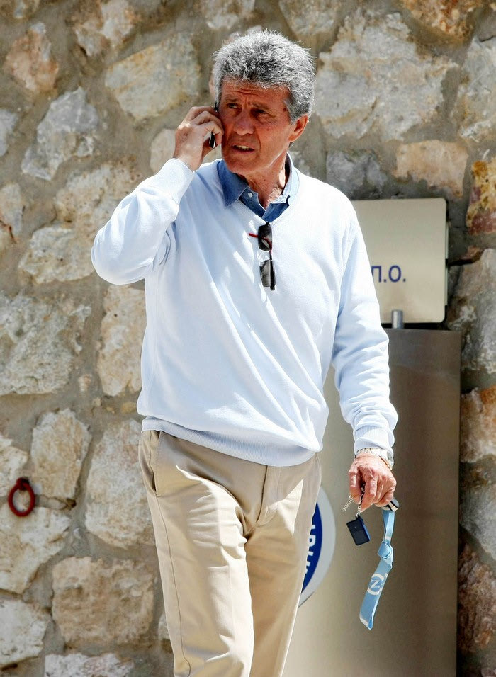 Αποχώρησε και ο Δέδες