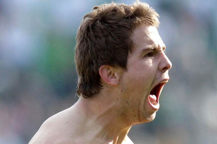Μπορώ και πίσω από τη σέντρα!